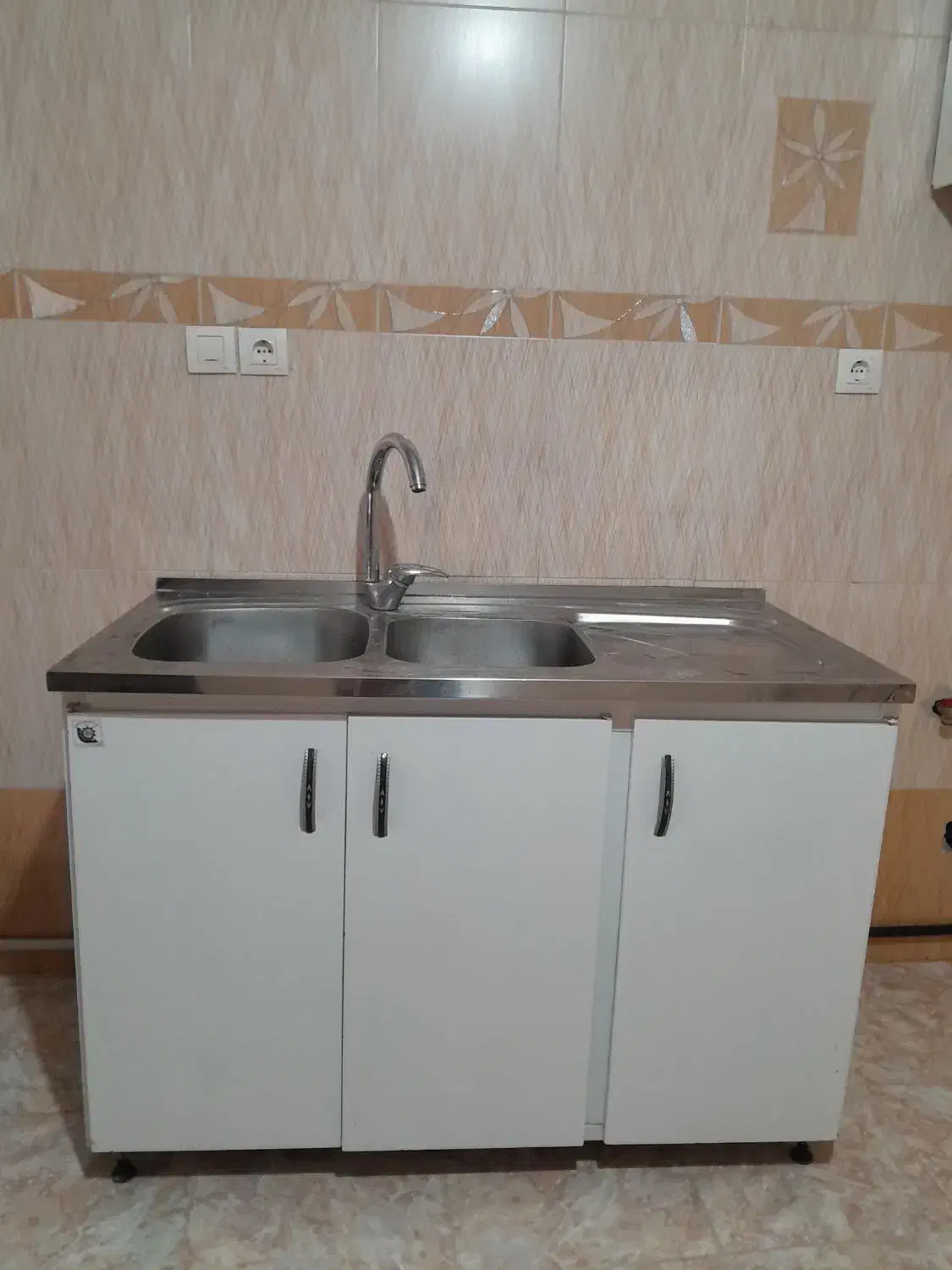 سینک و کابینت به همراه شیر آب|مصالح و تجهیزات ساختمان|اردبیل, |دیوار