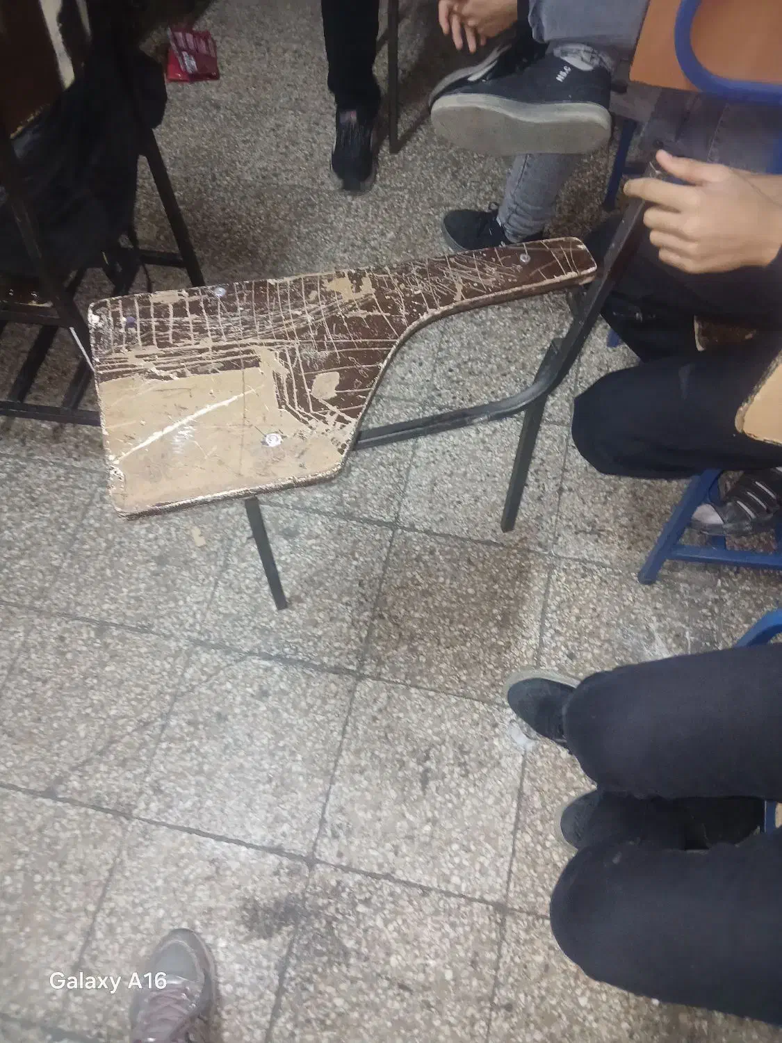 صندلی دانش آموز|صندلی و نیمکت|تبریز, |دیوار