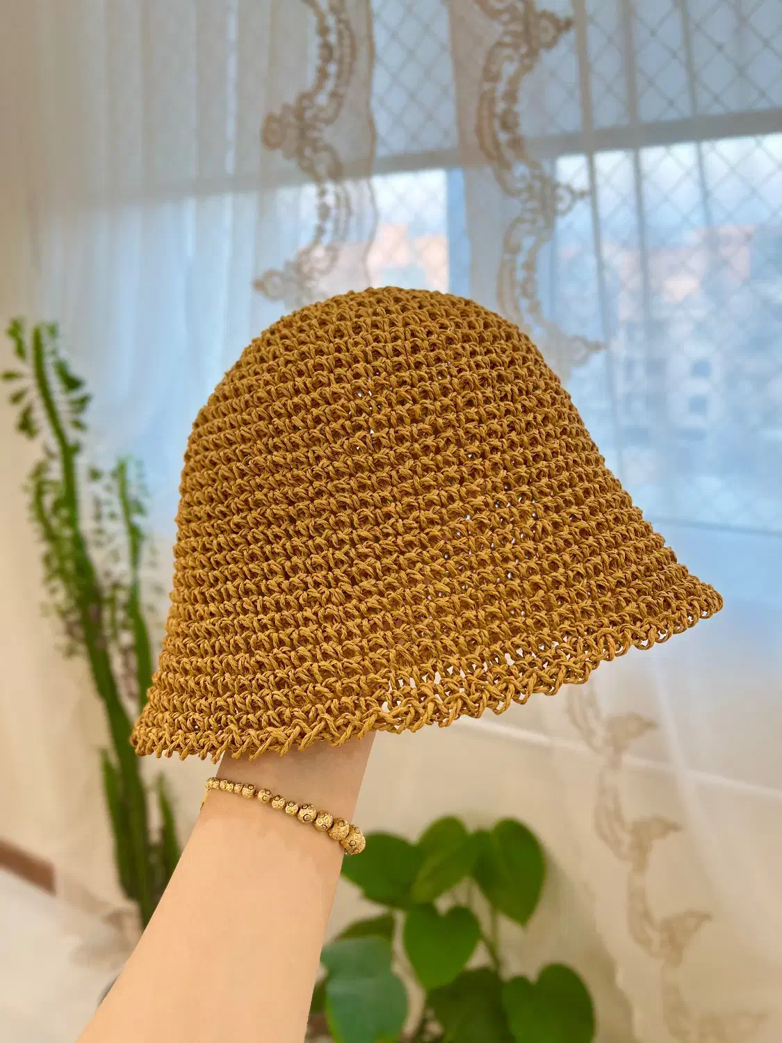 کلاه رافیا ساحلی|لباس|اصفهان, امامزاده اسماعیل|دیوار