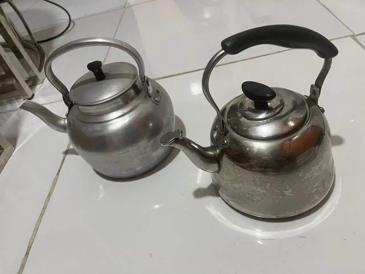 کتری|قوری، کتری، قهوه‌ساز دستی|صدرا-فارس, فاز ۱|دیوار