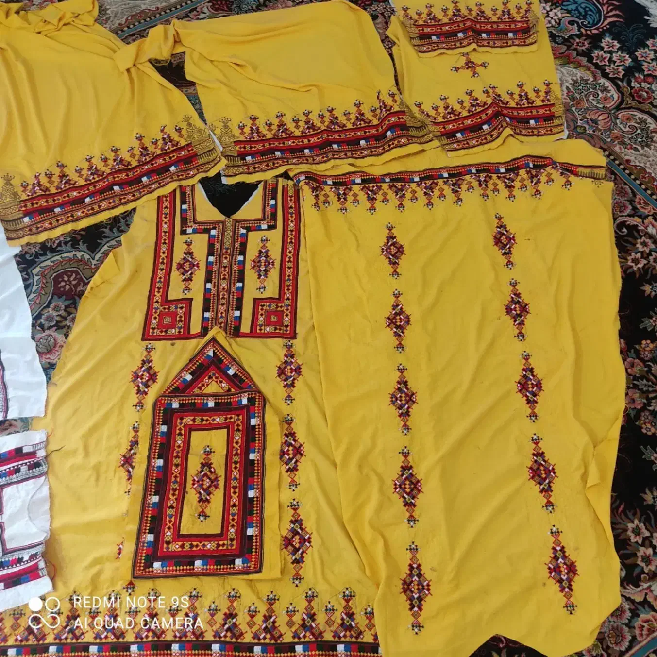لباس تپه ای دست دوز|لباس|کهنوج, |دیوار