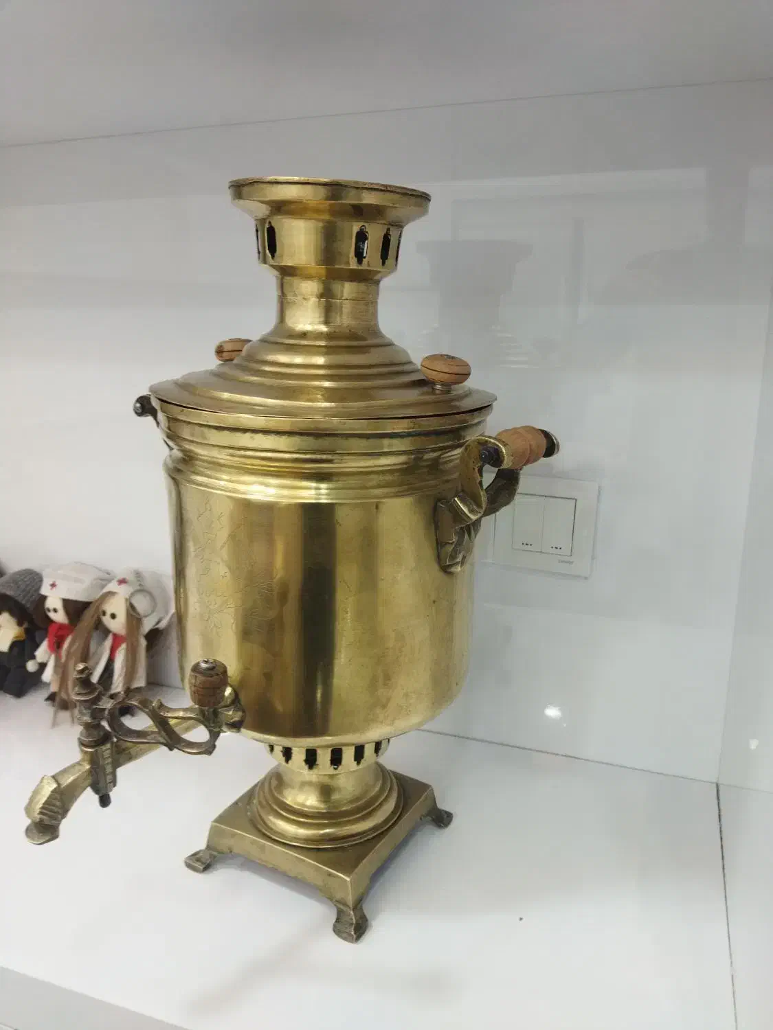 سماور ذغالی قدیمی|کلکسیون اشیاء عتیقه|طبس, |دیوار