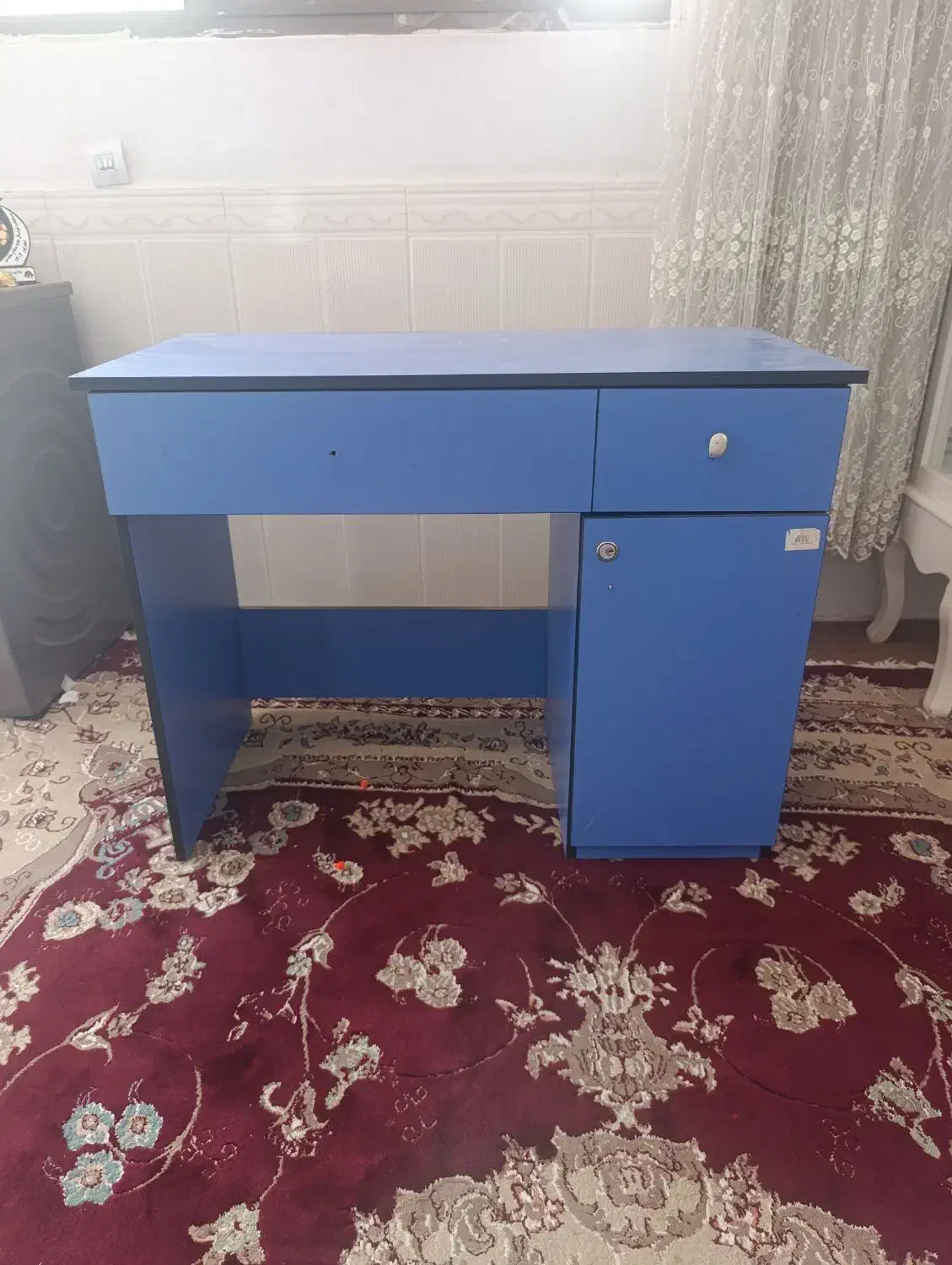 میز کامپیوتر|میز تحریر و کامپیوتر|رباط‌کریم, رباط‌کریم|دیوار