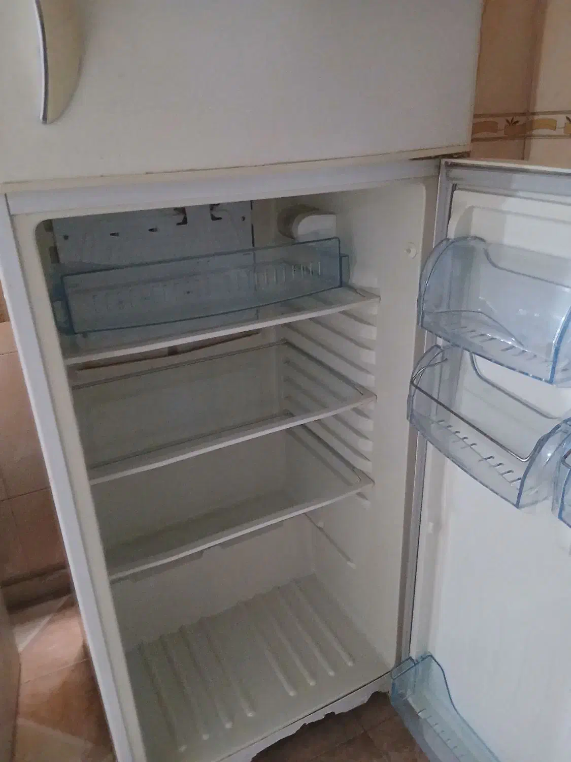 یخچال در حد تمیز فقط گاز میخواد|یخچال و فریزر|اسلامشهر, شهرک سعیدیه|دیوار