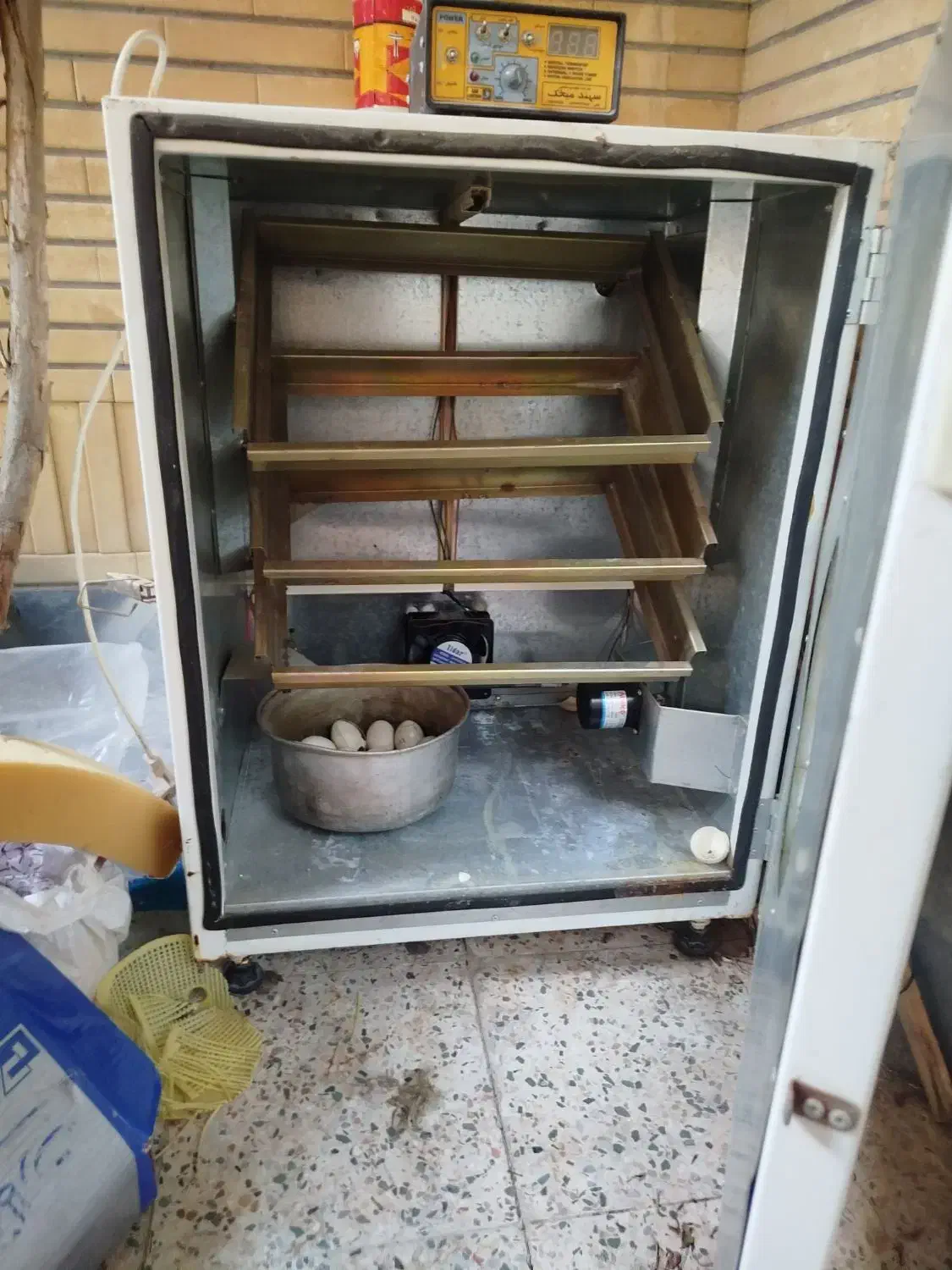 دستگاه جوجه کشی|لوازم جانبی حیوانات|امیدیه, |دیوار