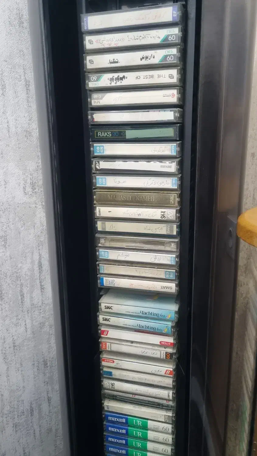 جا نواری با ۹۲عدد نوار های قدیمی|کلکسیون اشیاء عتیقه|کرج, شهرک جهان‌نما|دیوار