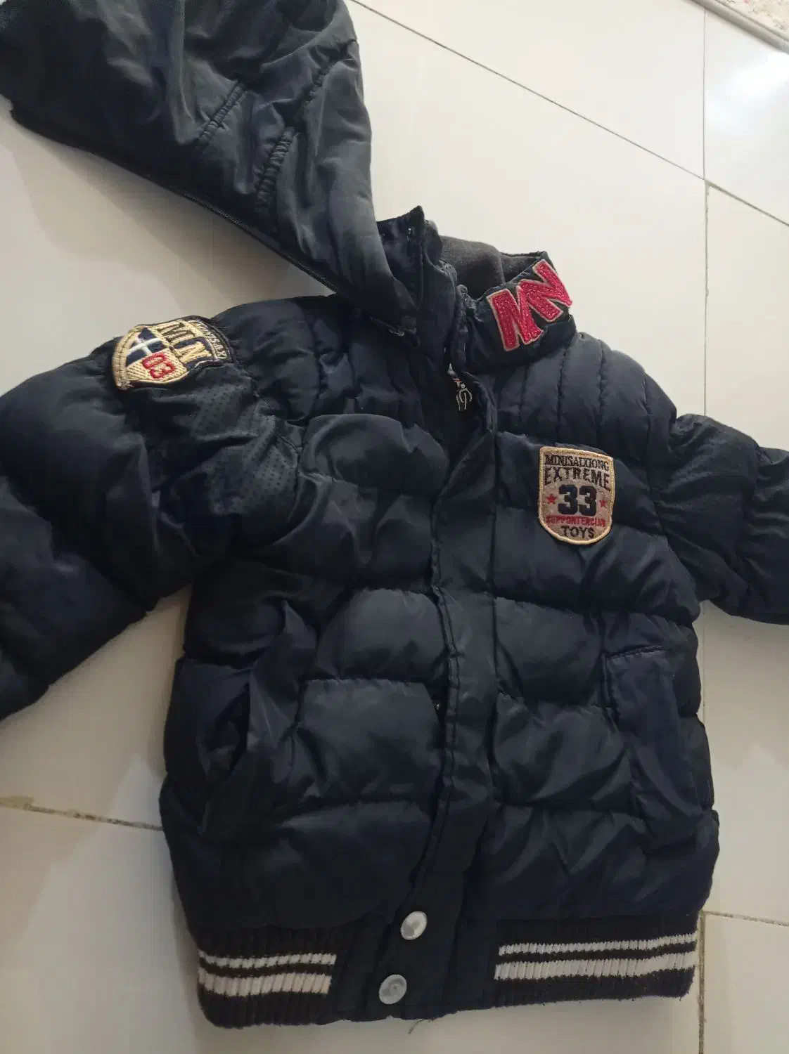 کاپشن|لباس|مسجد سلیمان, |دیوار