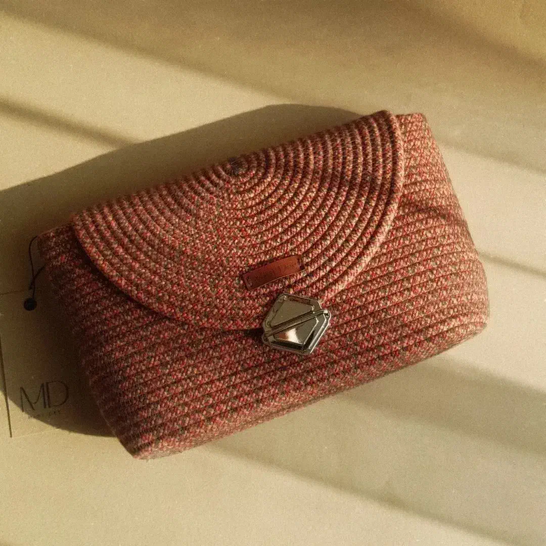 کیف قیطان پاییزی|کیف، کفش، کمربند|قم, چهل درخت‎|دیوار