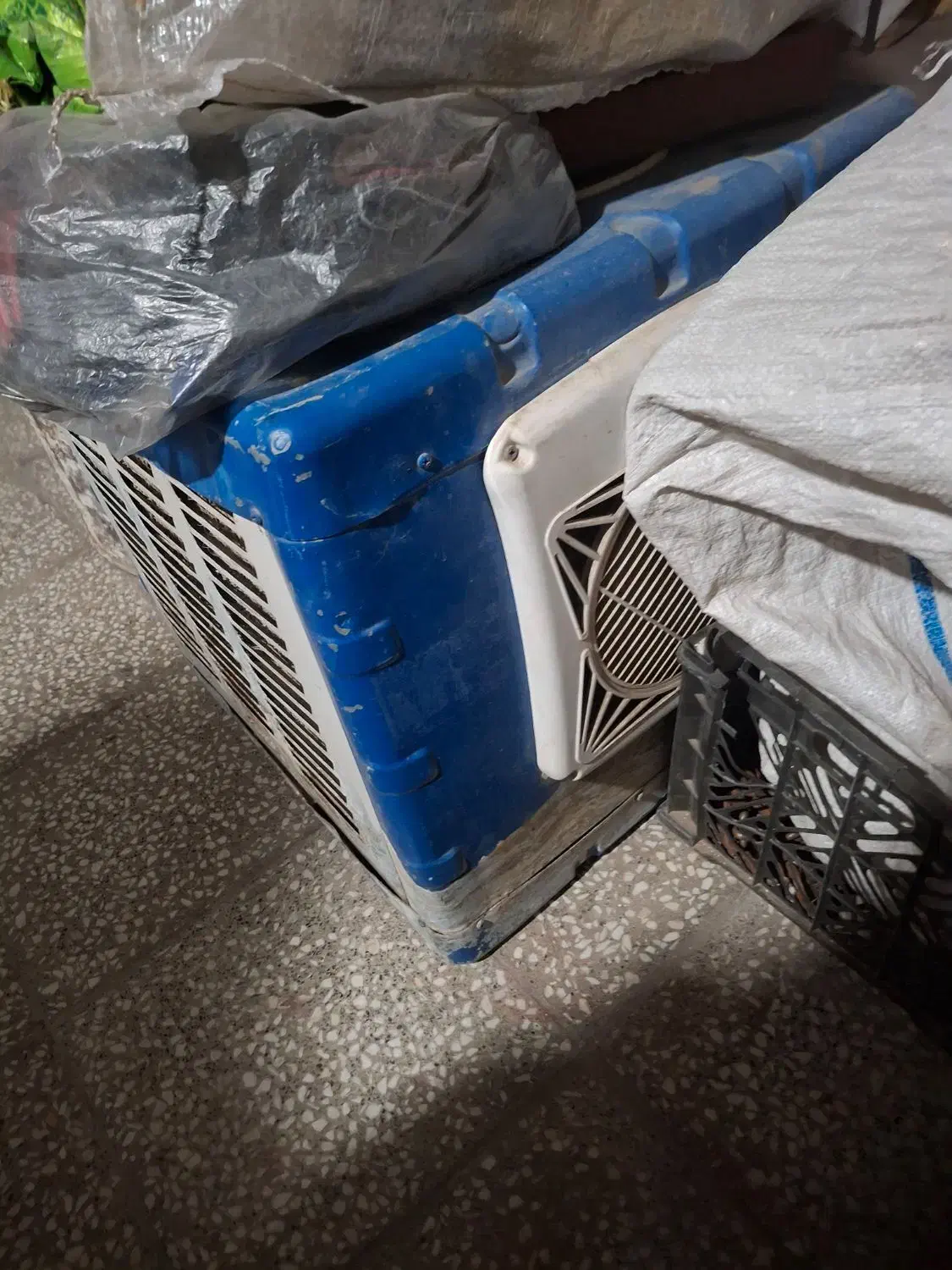 کولر ابی کوچک|کولر آبی|قم, باغ شریفی|دیوار