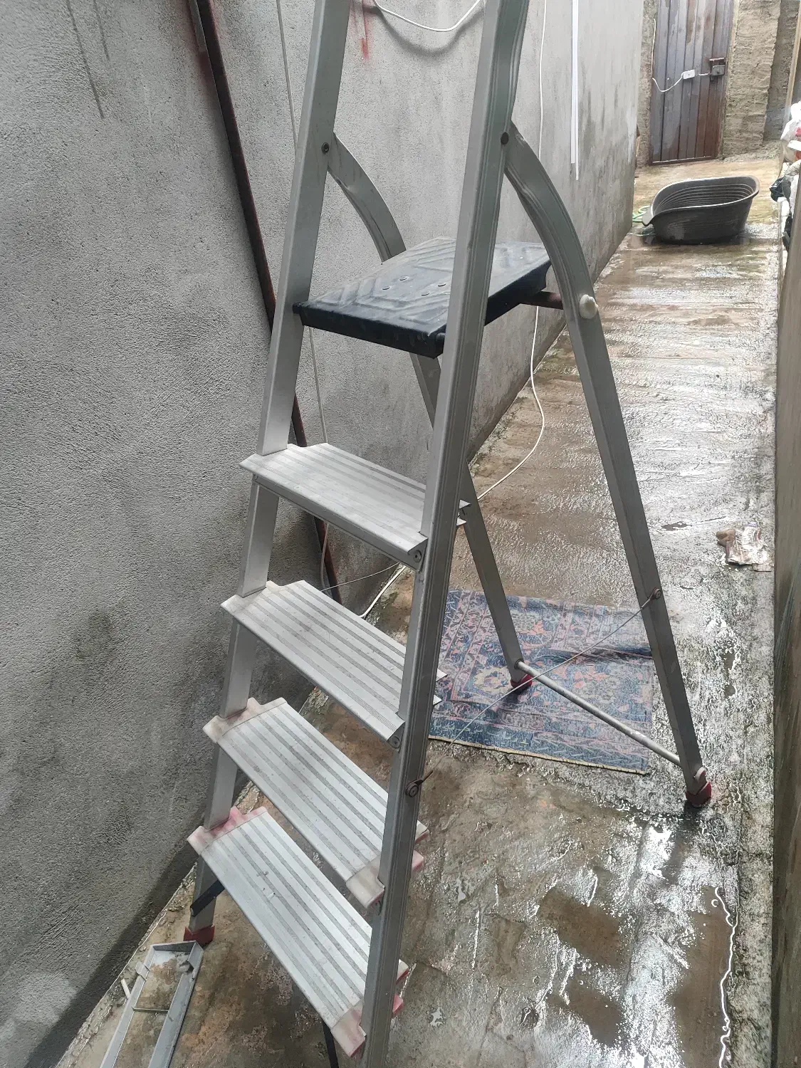 نردبان آلومینیومی در حد نو|ابزارآلات|بندر انزلی, کلیور|دیوار