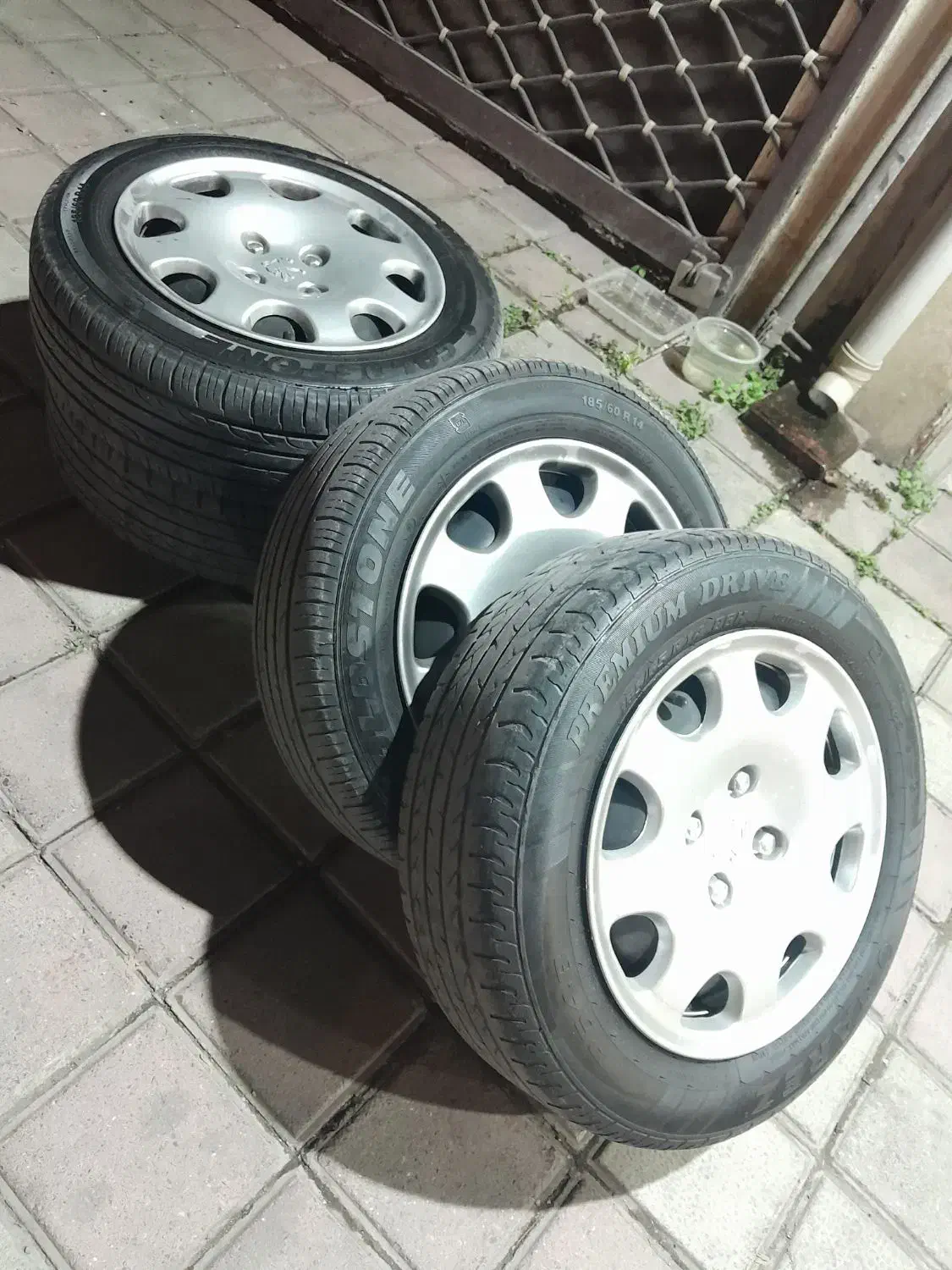 لاستیک سایز 14/185 پژو|قطعات یدکی و لوازم جانبی|رشت, دخانیات|دیوار