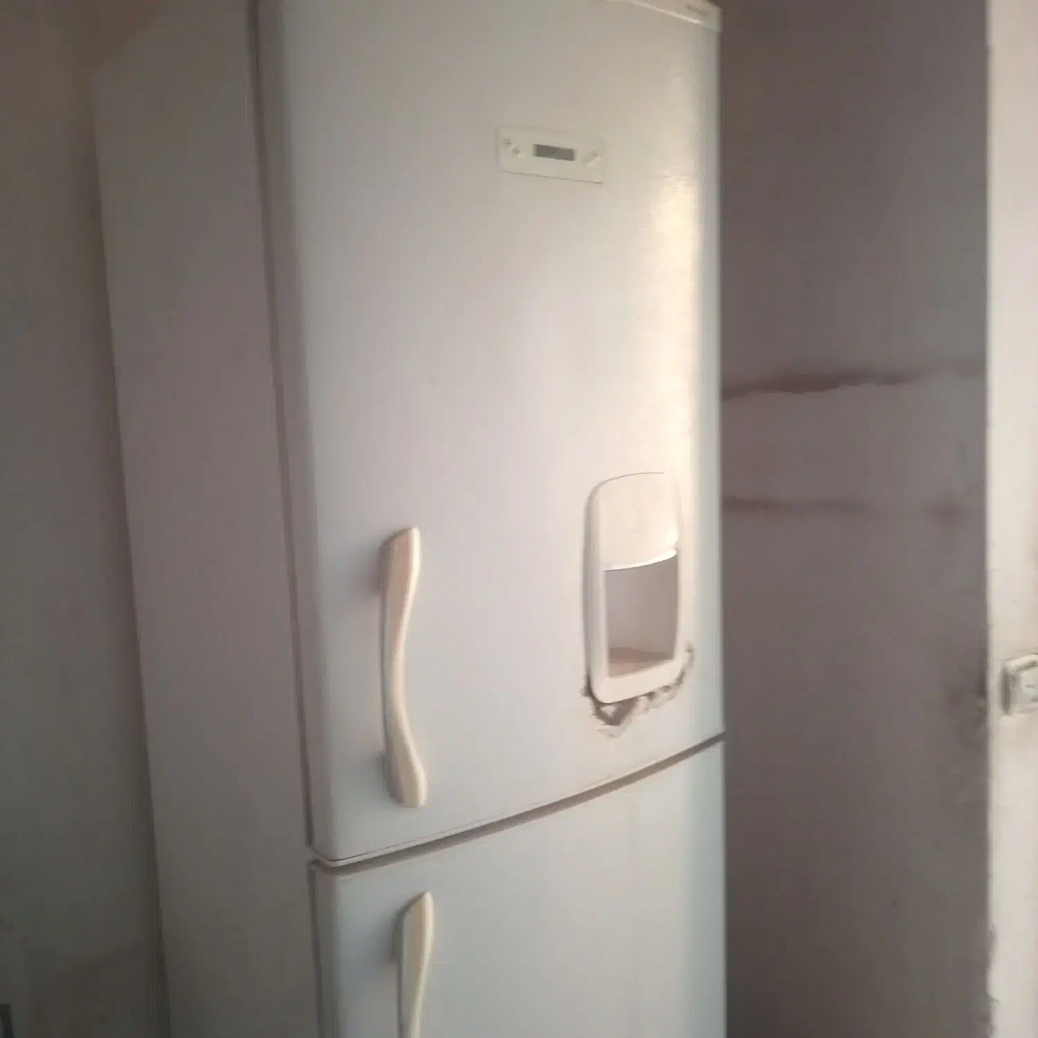 یک یخچال فریزر آبرسان فقط یک لوازم کوچکی میخواد|یخچال و فریزر|سیرجان, |دیوار