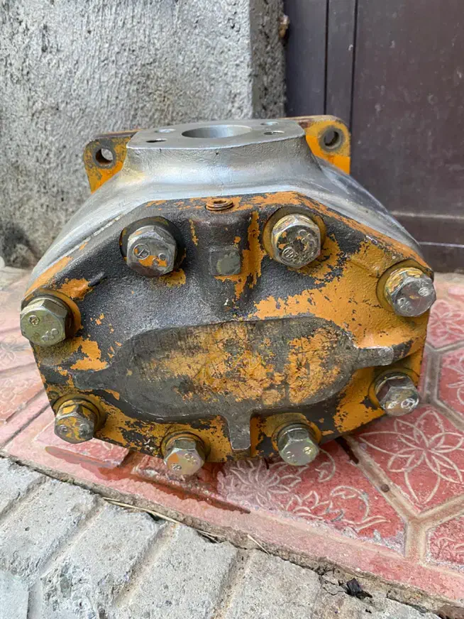 پمپ هیدرولیک بلدوزر کوماتسو ۸۵|ماشینآلات صنعتی|کرمانشاه, |دیوار