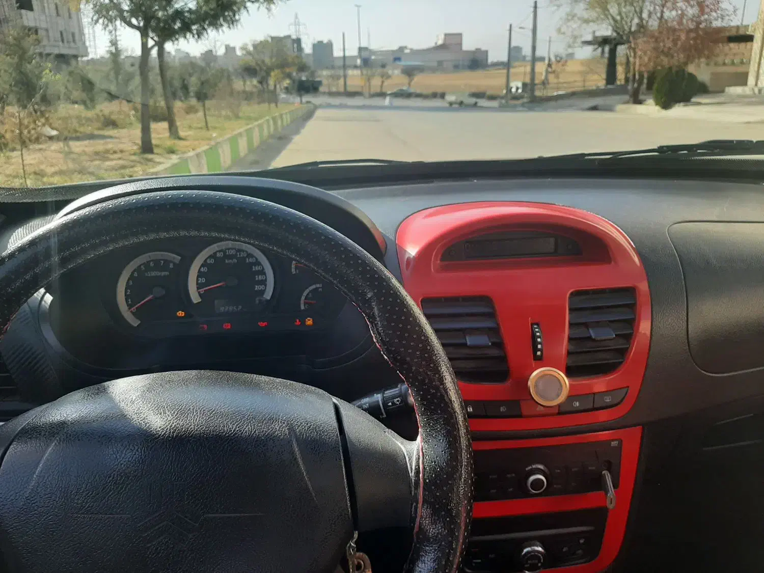 فروش کوئیک دو رنگ قرمز سفید مدل ۹۹ بی رنگ|خودرو سواری و وانت|اردبیل, |دیوار