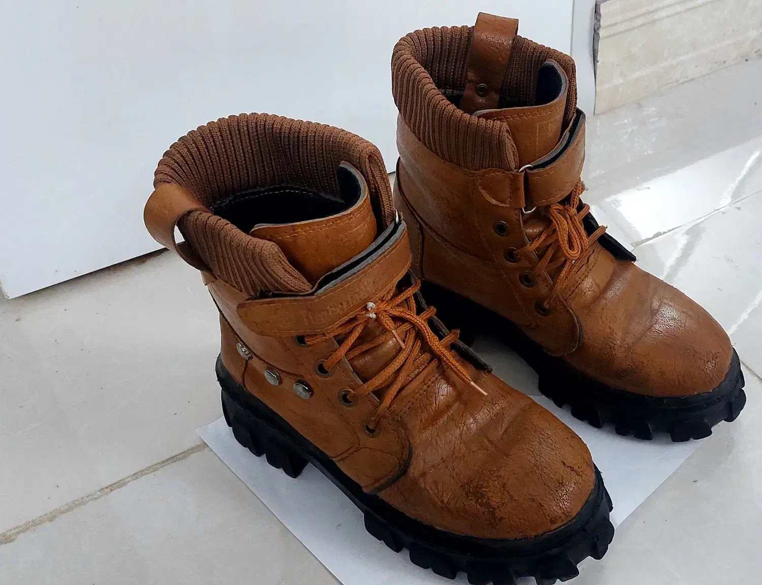 نیم بوت پسرانه|کفش و لباس بچه|رشت, گیل|دیوار