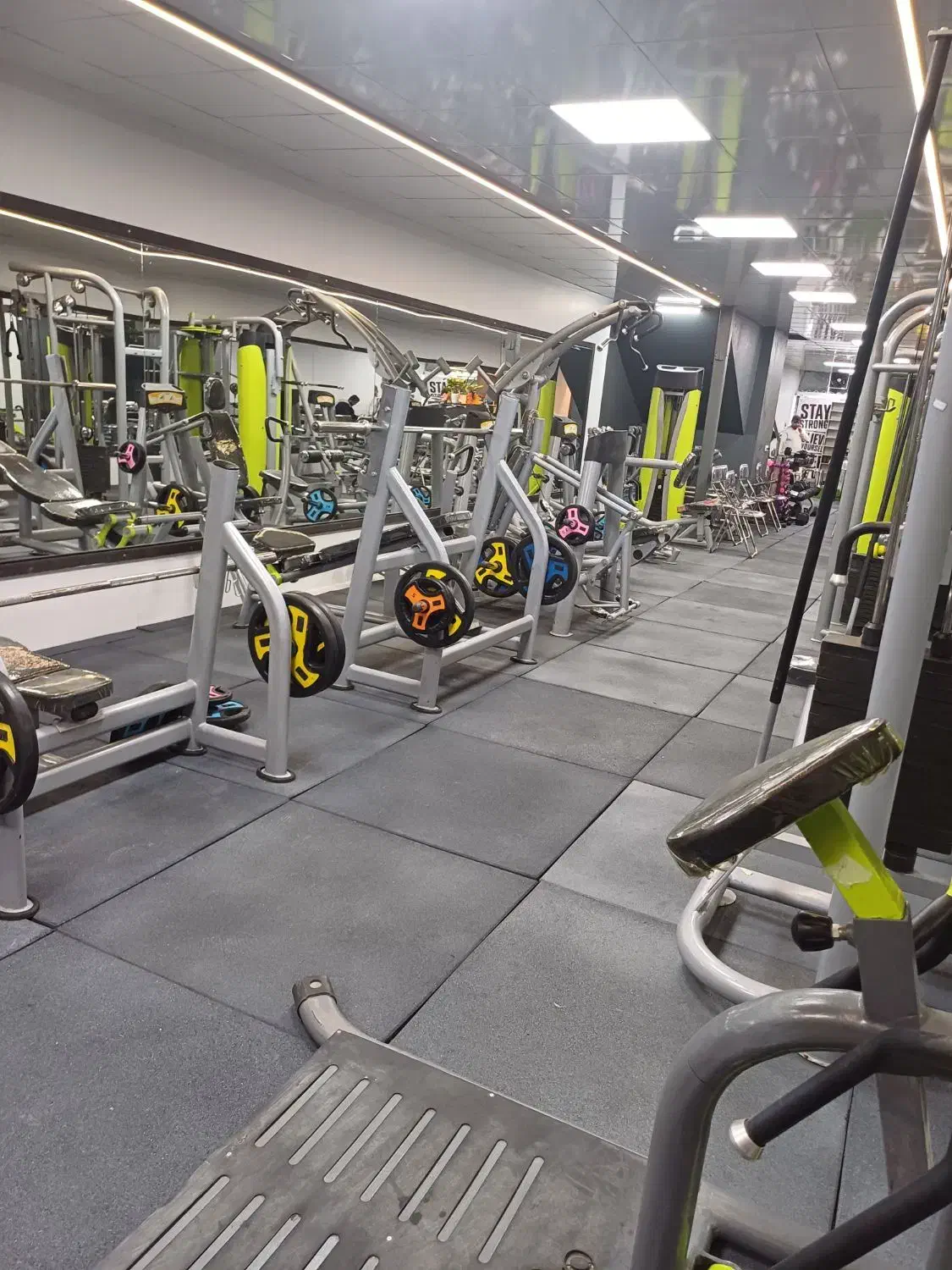 ۳۰۰ متر باشگاه اجاره روبه روی پمپ بنزین قره چورلو|اجارهٔ مغازه و غرفه|بجنورد, |دیوار