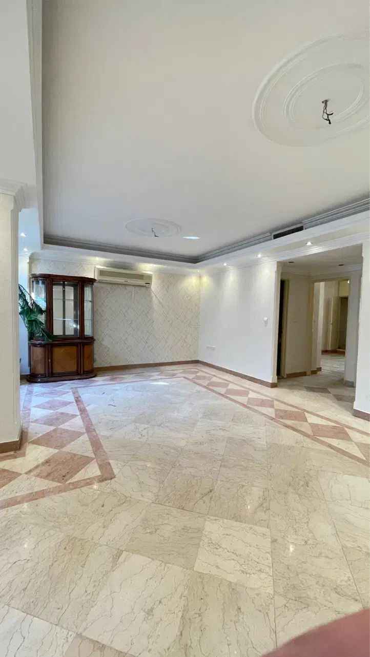 ۱۲۰متر همیلا/۲خواب بزرگ/سالن سه جهت پرده خور