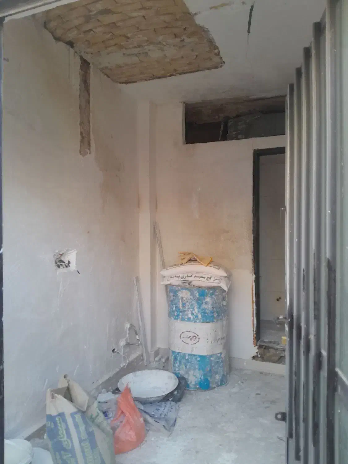 گچ خاک سفید کاری لکه گیری پذیرفته میشود|خدمات پیشه و مهارت|قزوین, |دیوار