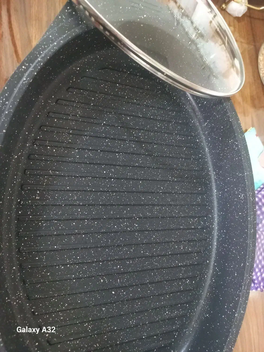 ماهی تابه مرغ و ماهی|ظروف پخت‌وپز|ایلام, |دیوار