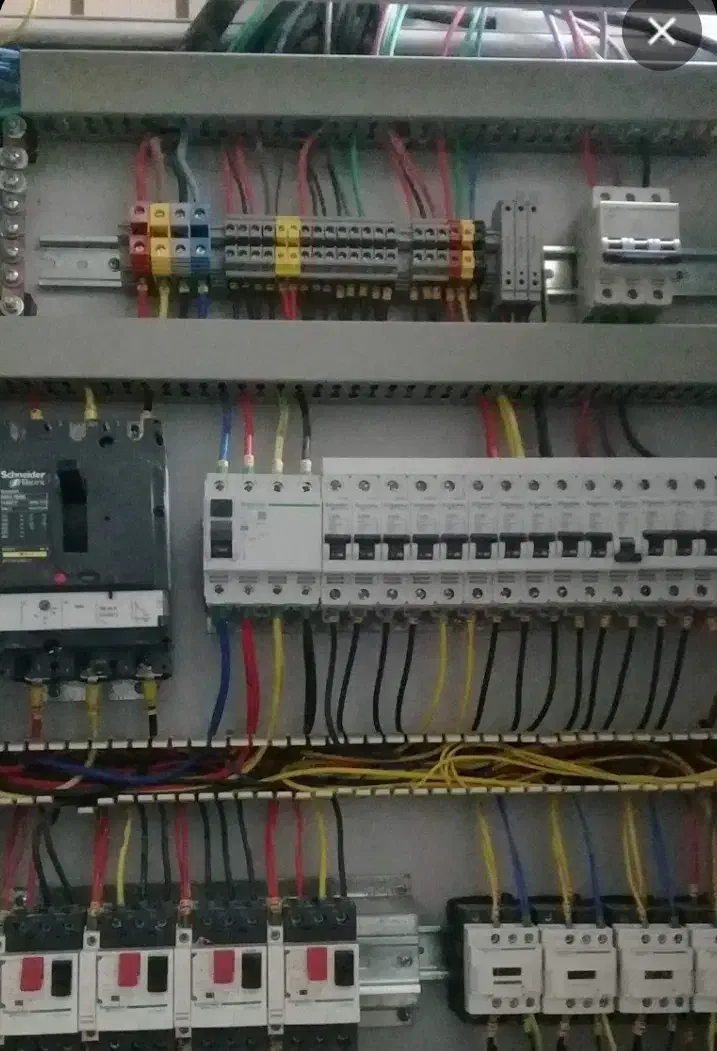 برقکار وسیم کشی رفع ایرادات برقی وتک فاز وسه فاز|خدمات پیشه و مهارت|چالوس, |دیوار