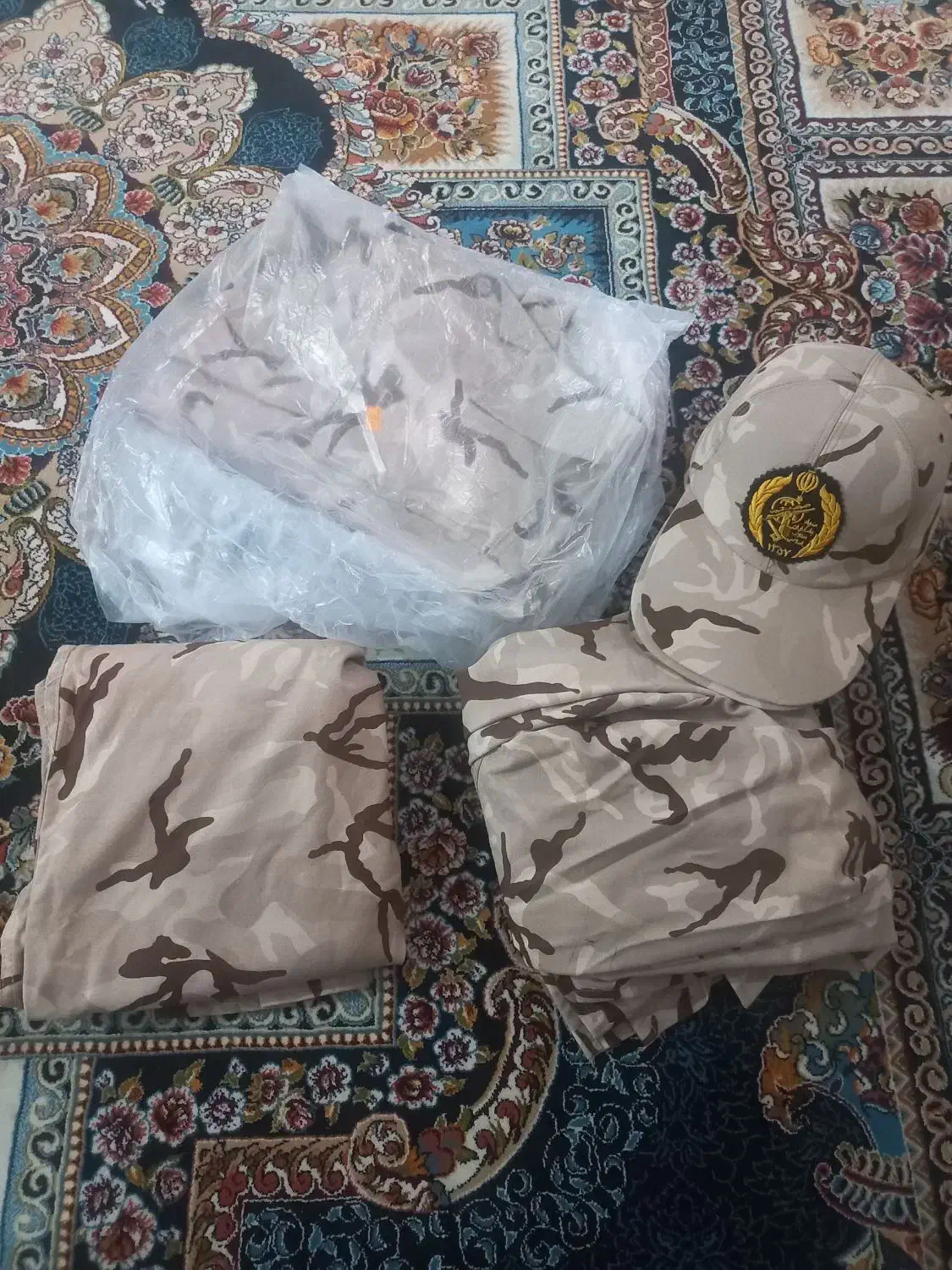 مقداری لباس سربازی مناسب کار|لباس|بروجرد, |دیوار