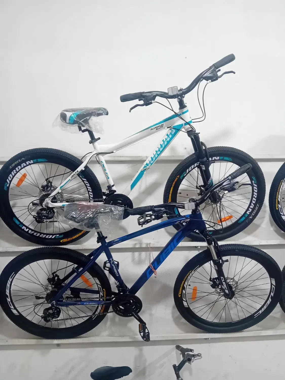 دوچ‌ر‌خه‌المینوم|دوچرخه، اسکیت، اسکوتر|گنبد کاووس, |دیوار