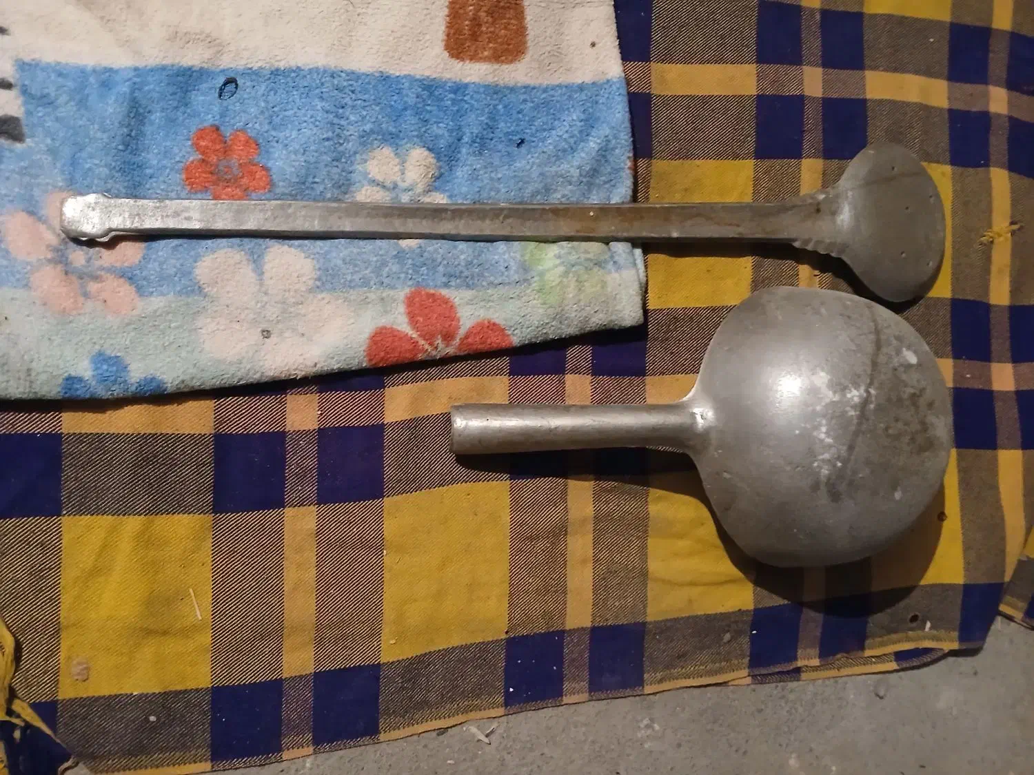 کفگیر و آب برگردان بزرگ اشپزی سایز ۲۰ قدیمی .|ظروف پختوپز|اراک, |دیوار