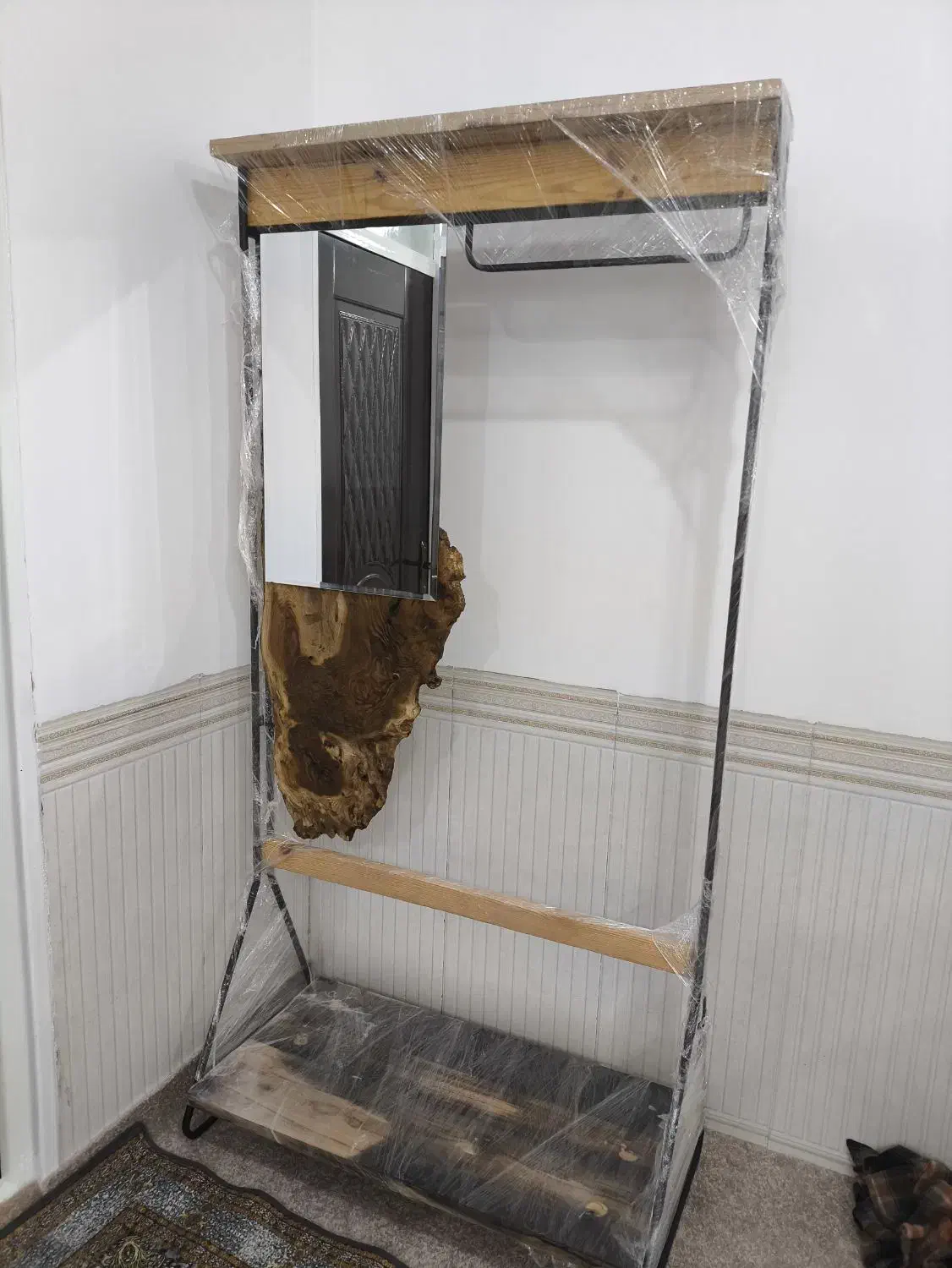 رکال وآینه|بندرخت و رخت‌آویز|کرمان, |دیوار