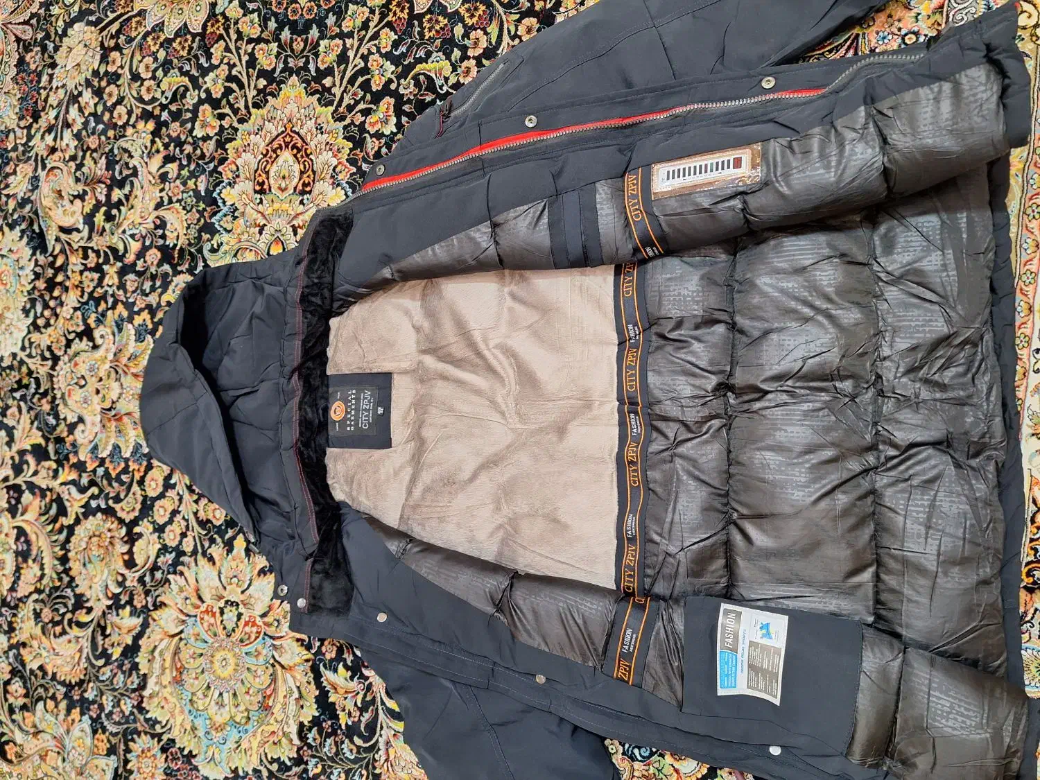 کاپشن|لباس|شازند, |دیوار