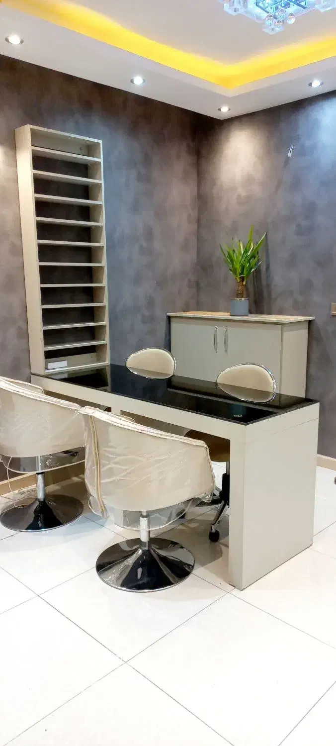 وسایل سالن آرایشی ،صندلی ،کنسول،میز ناخن|آرایشگاه و سالن‌های زیبایی|تهران, زعفرانیه|دیوار