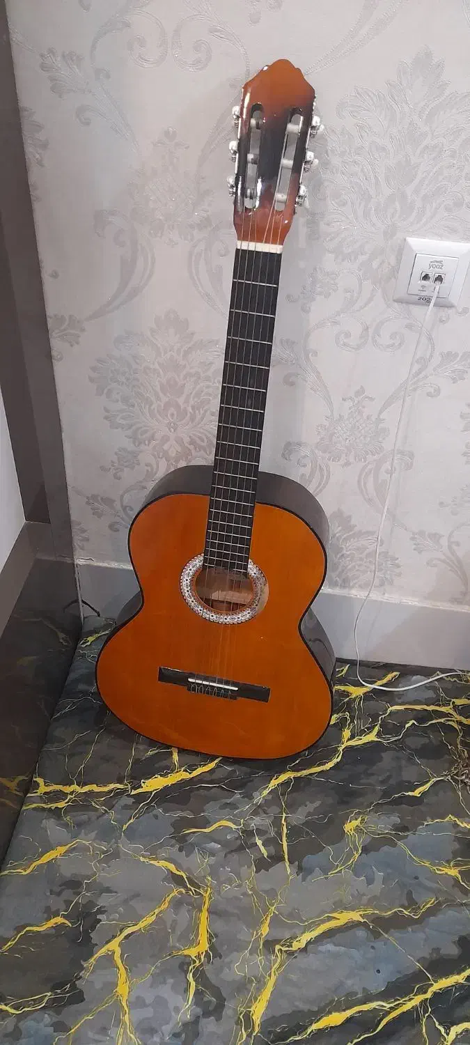 گیتار در حد نو|گیتار، بیس، امپلیفایر|اصفهان, حصه جنوبی|دیوار