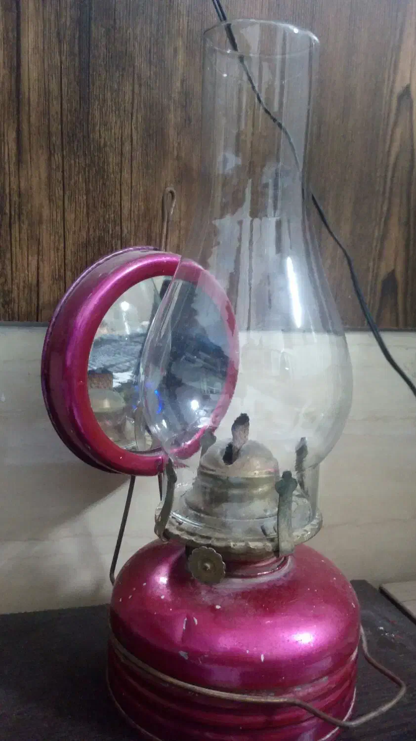 چراغ نفتی|کلکسیون اشیاء عتیقه|یزد, |دیوار