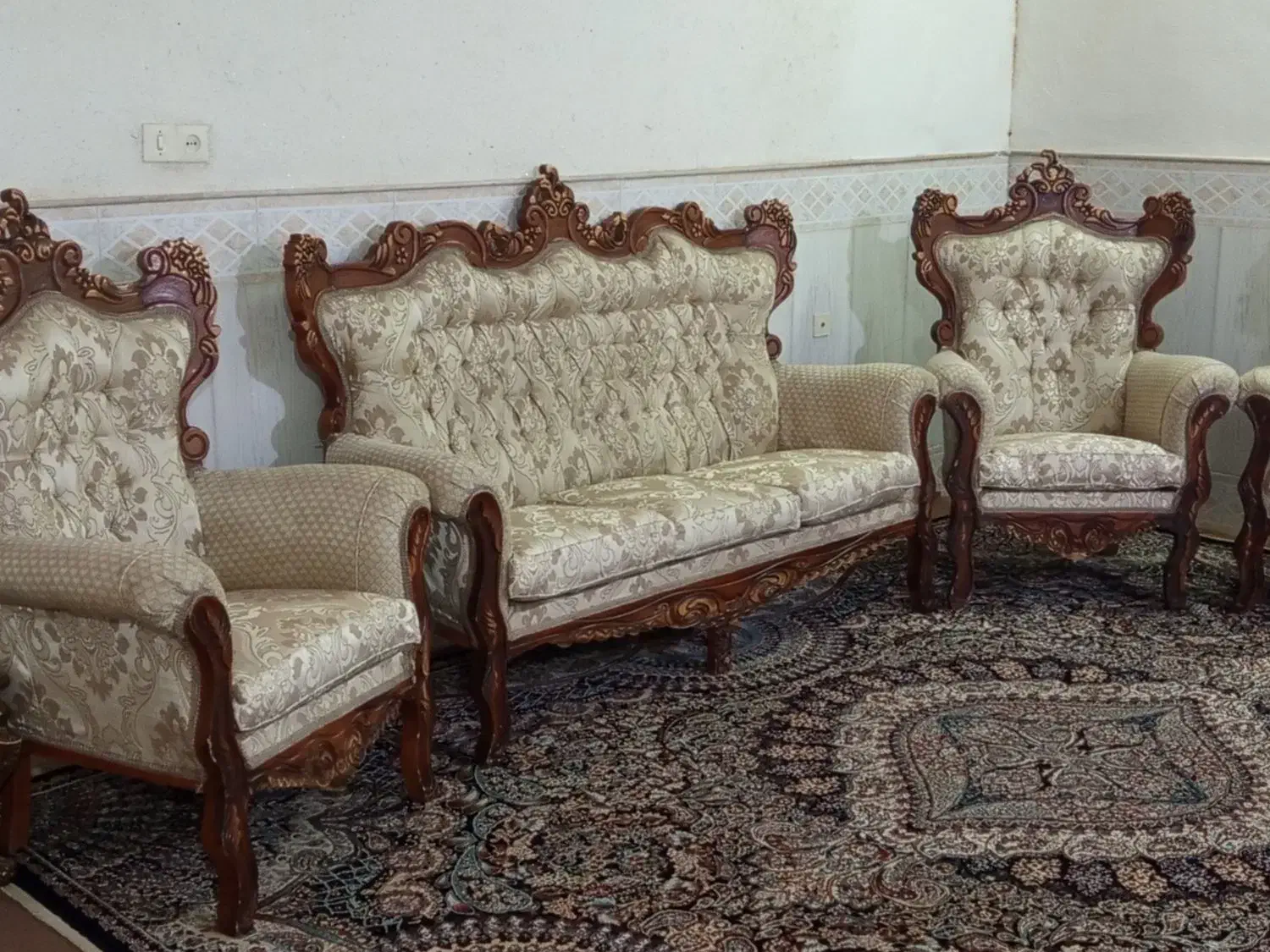 مبل سلطنتی همراه با میز عسلی|مبلمان خانگی و میز عسلی|قم, سراجه (۱۵ خرداد)|دیوار