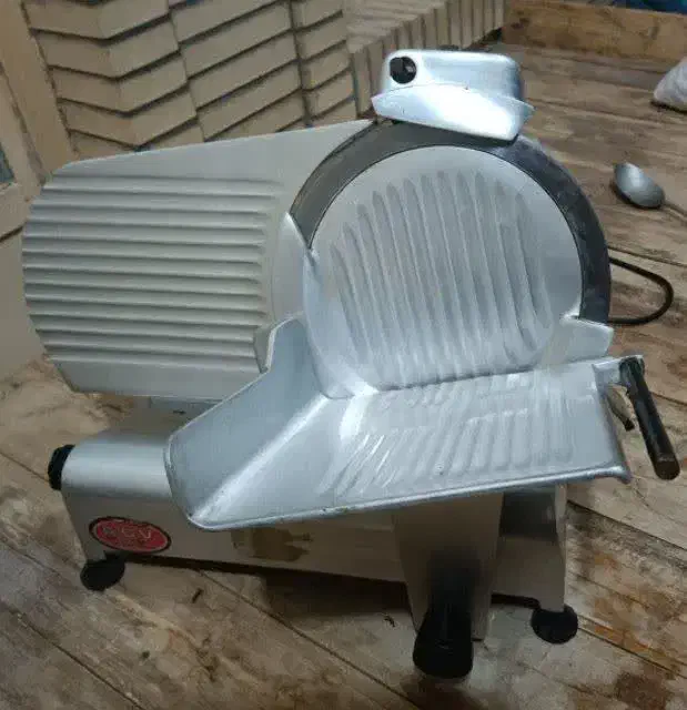 کالباس بر دستی RGV ایتالیایی|ظروف پختوپز|میبد, |دیوار