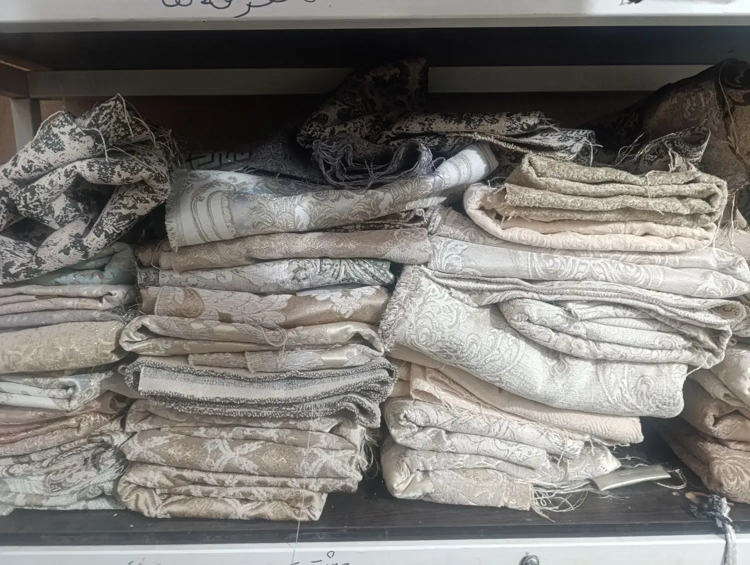 پارچه مبلی متری و کیلویی موجود است|لوازم خیاطی و بافتنی|قم, شهر قائم|دیوار