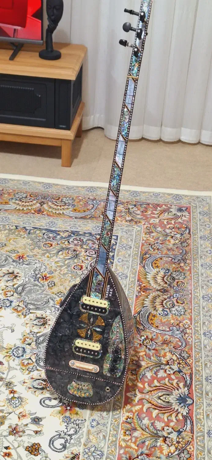 ساز باغلاما یایگین|سازهای سنتی|پیرانشهر, |دیوار