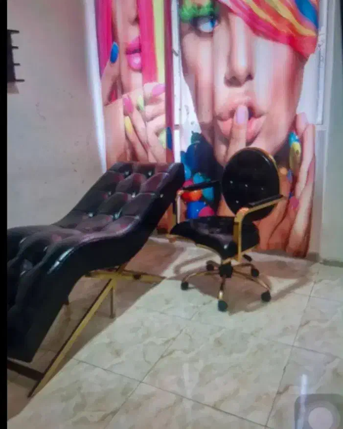 تخت موج دار پایه فلز فورتیک چستر چرم کریستال نو|آرایشگاه و سالن‌های زیبایی|سبزوار, امام خمینی (ناوی)|دیوار