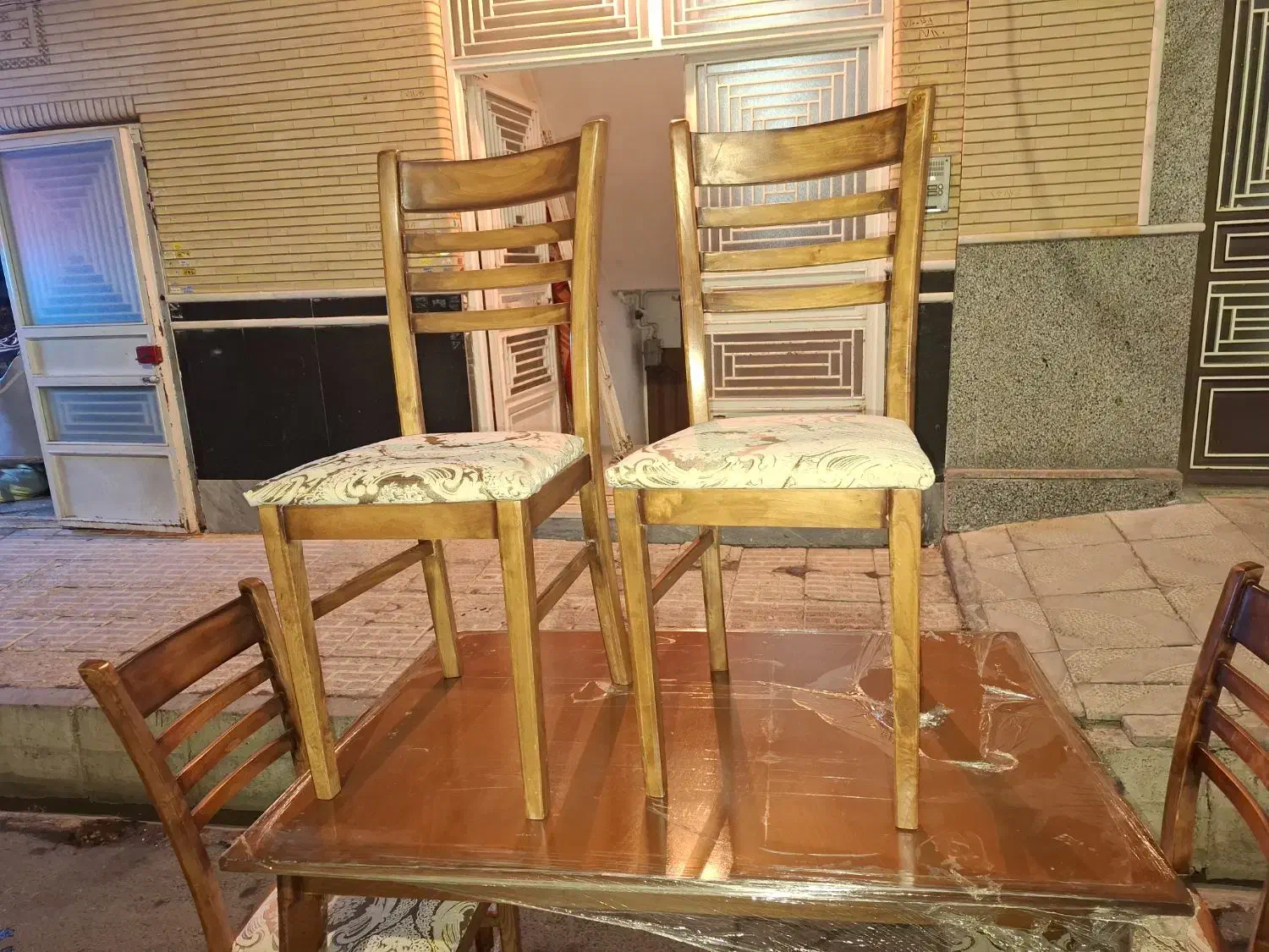 میزصندلی‌غذاخوری۴نفره‌تمام‌چوب(مبلمان‌مرادی)|میز و صندلی غذاخوری|تبریز, |دیوار