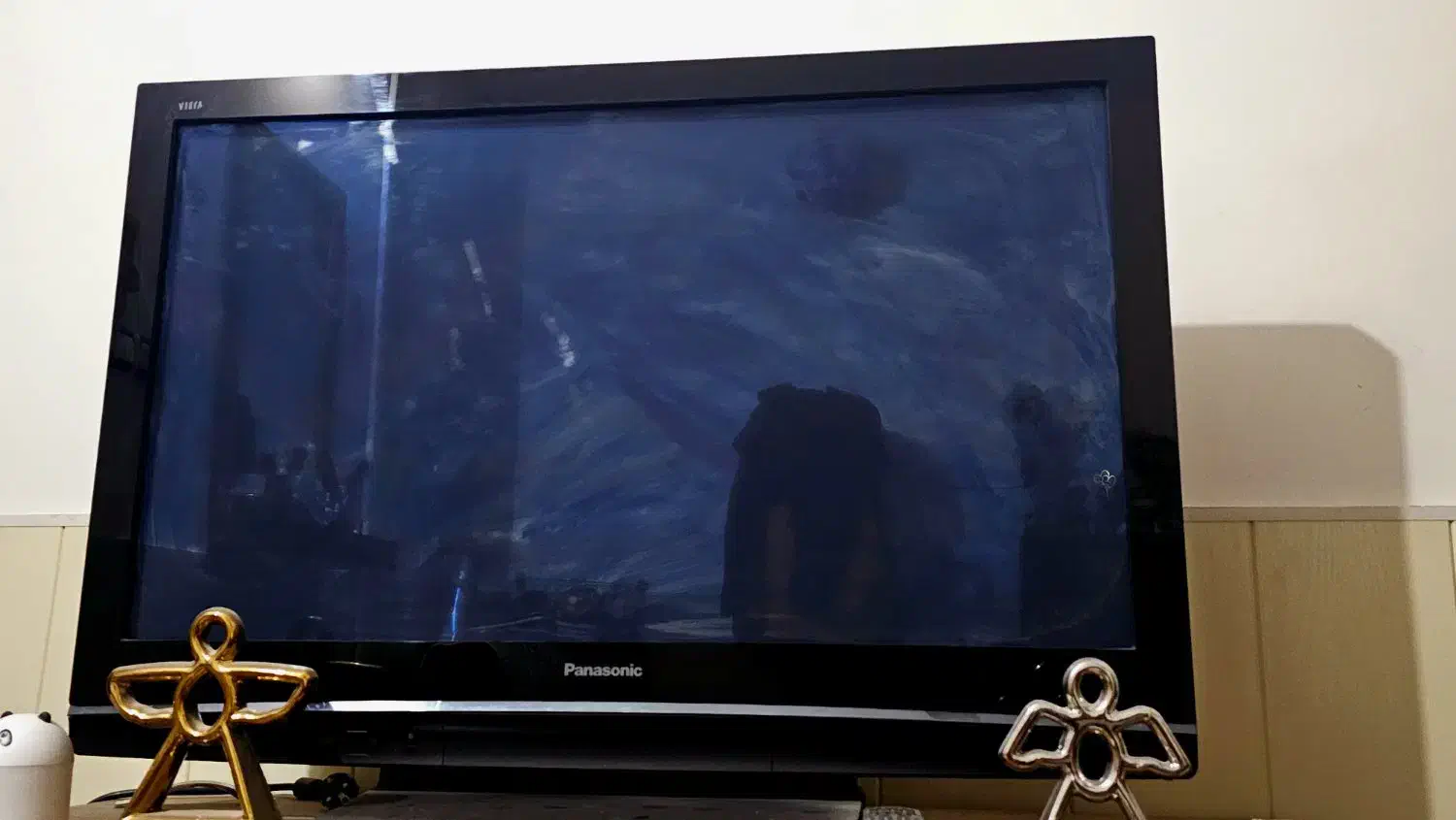 تلوزیون ۴۲ اینچ مارک پاناسونیک با زیر تلوزیونی|تلویزیون و پروژکتور|کازرون, |دیوار