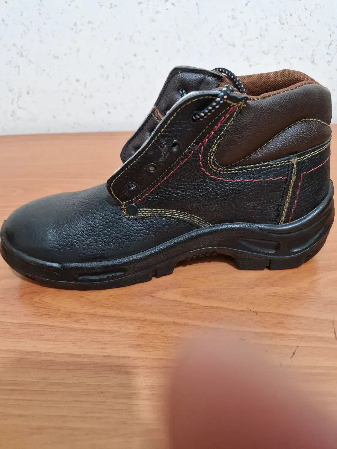 کفش و کیف|کیف، کفش، کمربند|دورود, |دیوار