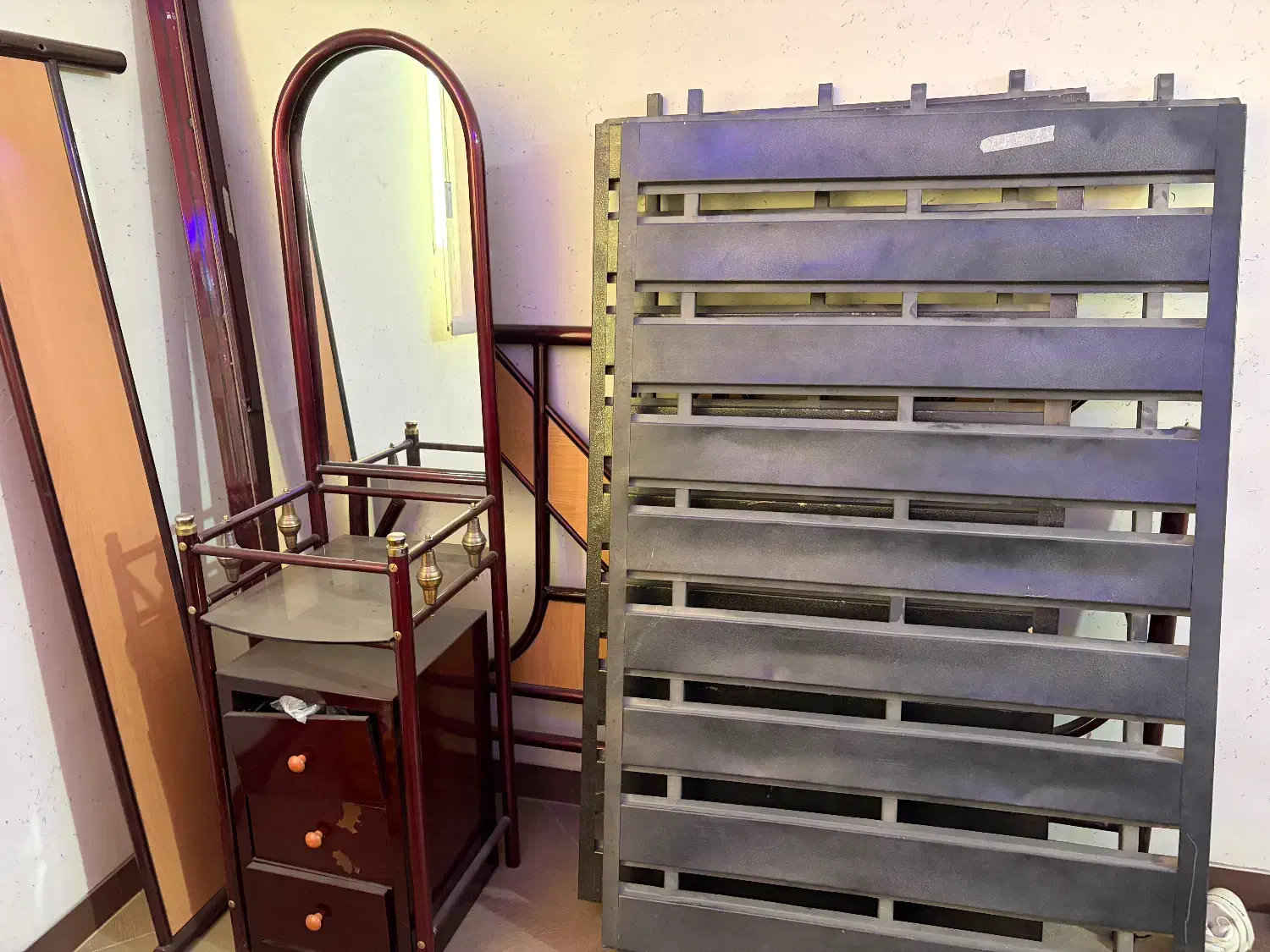 توافقی|فرش|اصفهان, باغ زرشک|دیوار