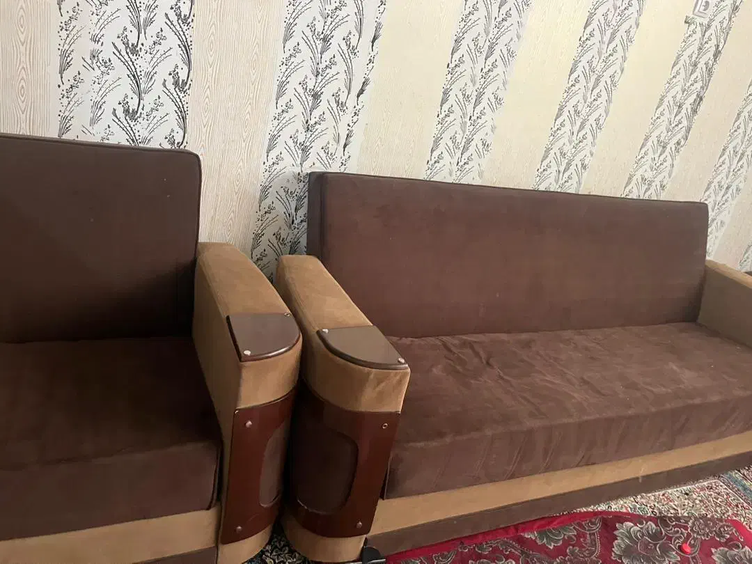 میل ۵ نفره درحد نو  تخت داری ویژگی تخت شو هست|مبلمان خانگی و میز عسلی|جیرفت, |دیوار