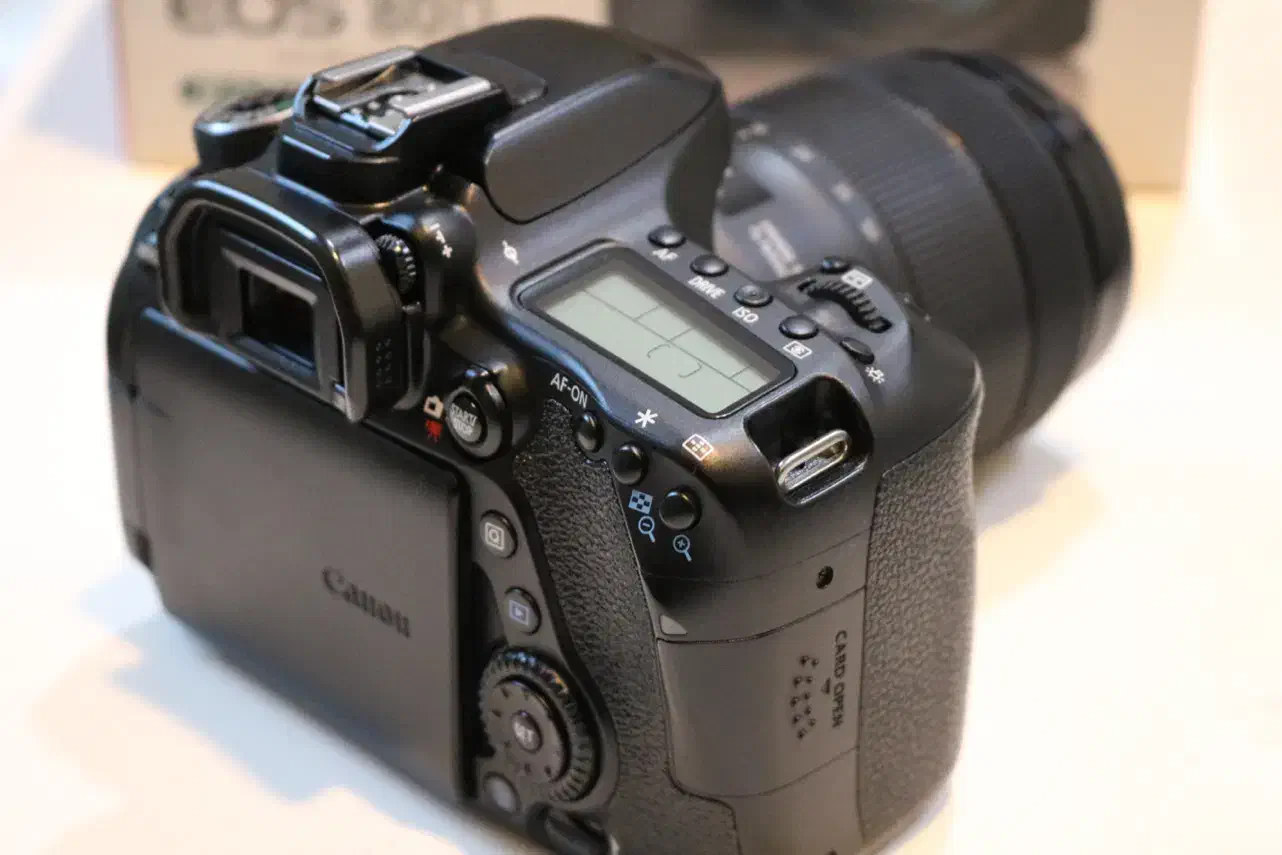 دوربین کنون CANON 80D بالنز 18 135 USM|دوربین عکاسی و فیلم‌برداری|مشهد, سناباد|دیوار