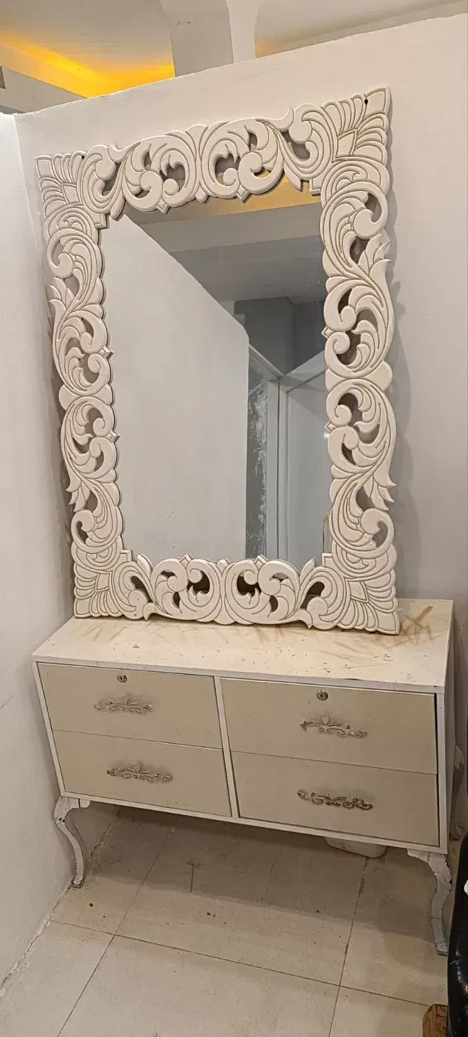 میزناخن دونفره دو نیم تکی یکو دویست آینه کنسول|آرایشگاه و سالن‌های زیبایی|خرم‌آباد, |دیوار