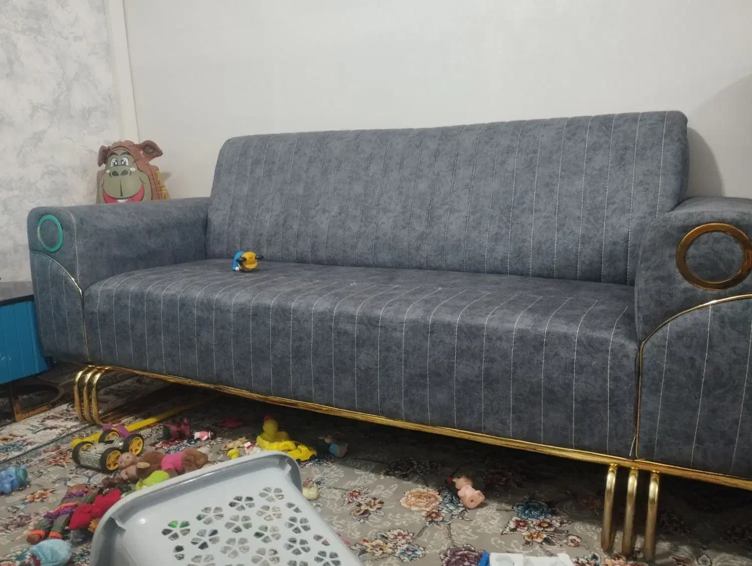 یک مبل 3نفره|مبلمان خانگی و میز عسلی|کاشمر, |دیوار