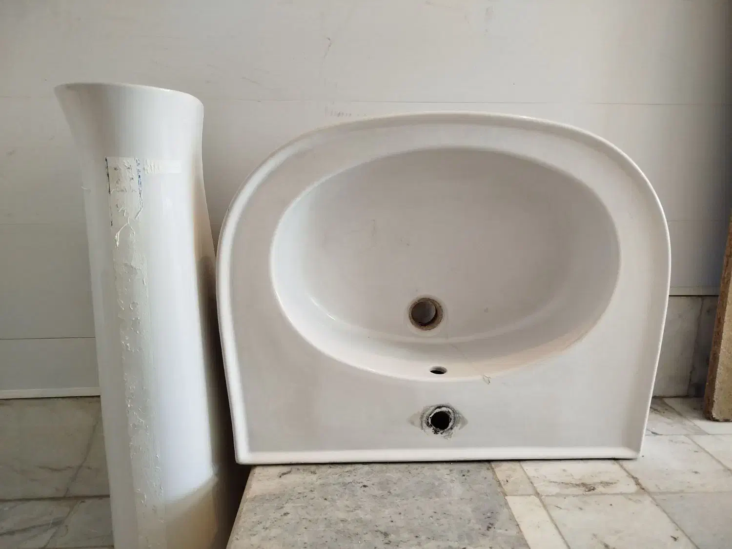 روشویی پایه دار تمیز|لوازم سرویس بهداشتی|بیرجند, |دیوار