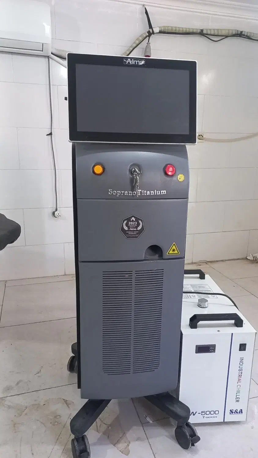 لیزرسوپراپوتیتانیوم km توان ۱۶۰۰ وات در حد نو|آرایشی، بهداشتی، درمانی|داراب, |دیوار