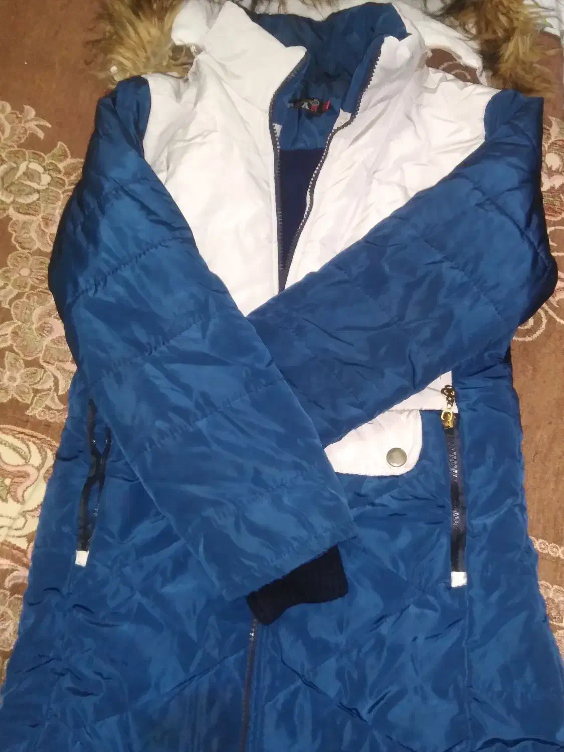 لباس (کاپشن)|لباس|سمنان, |دیوار