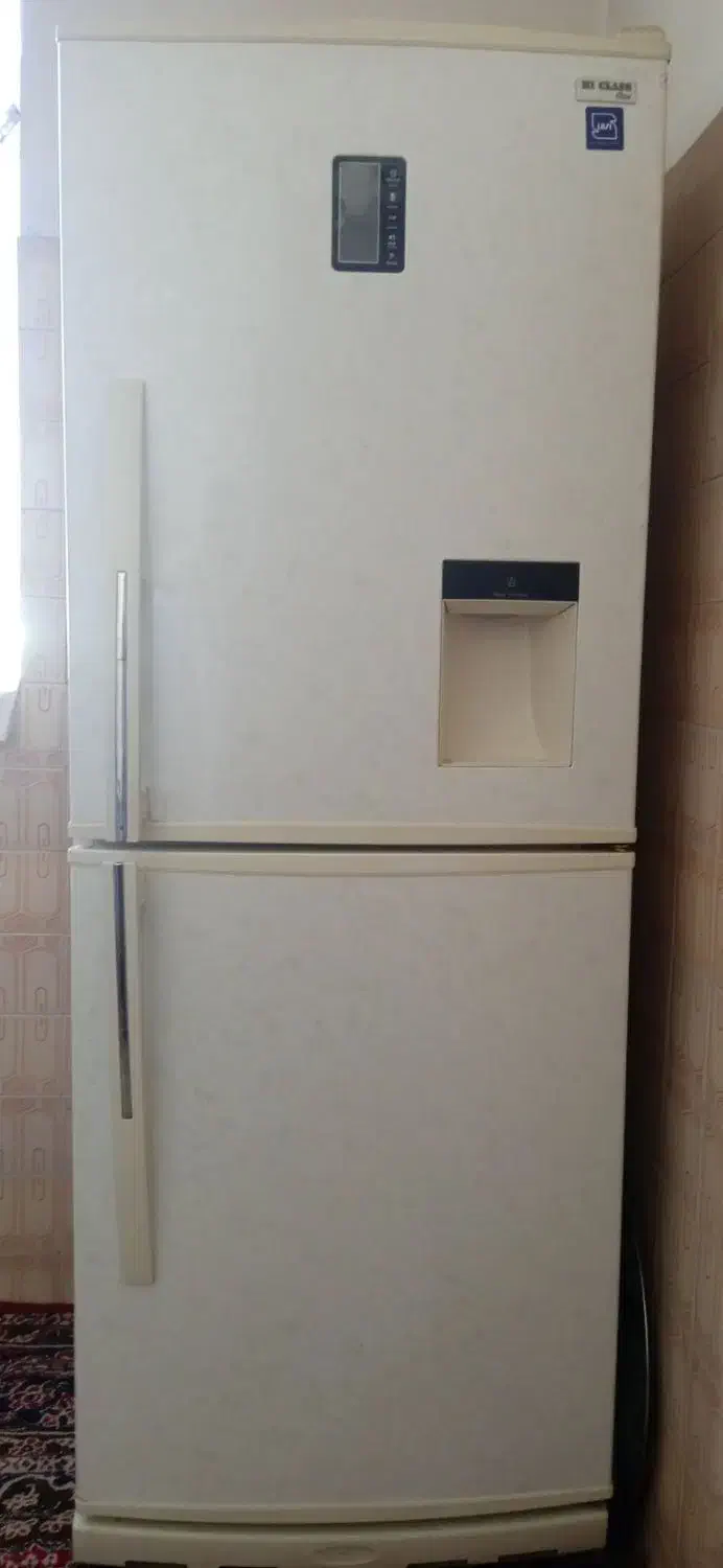 یک یخچال فریز سالم|یخچال و فریزر|فریمان, |دیوار