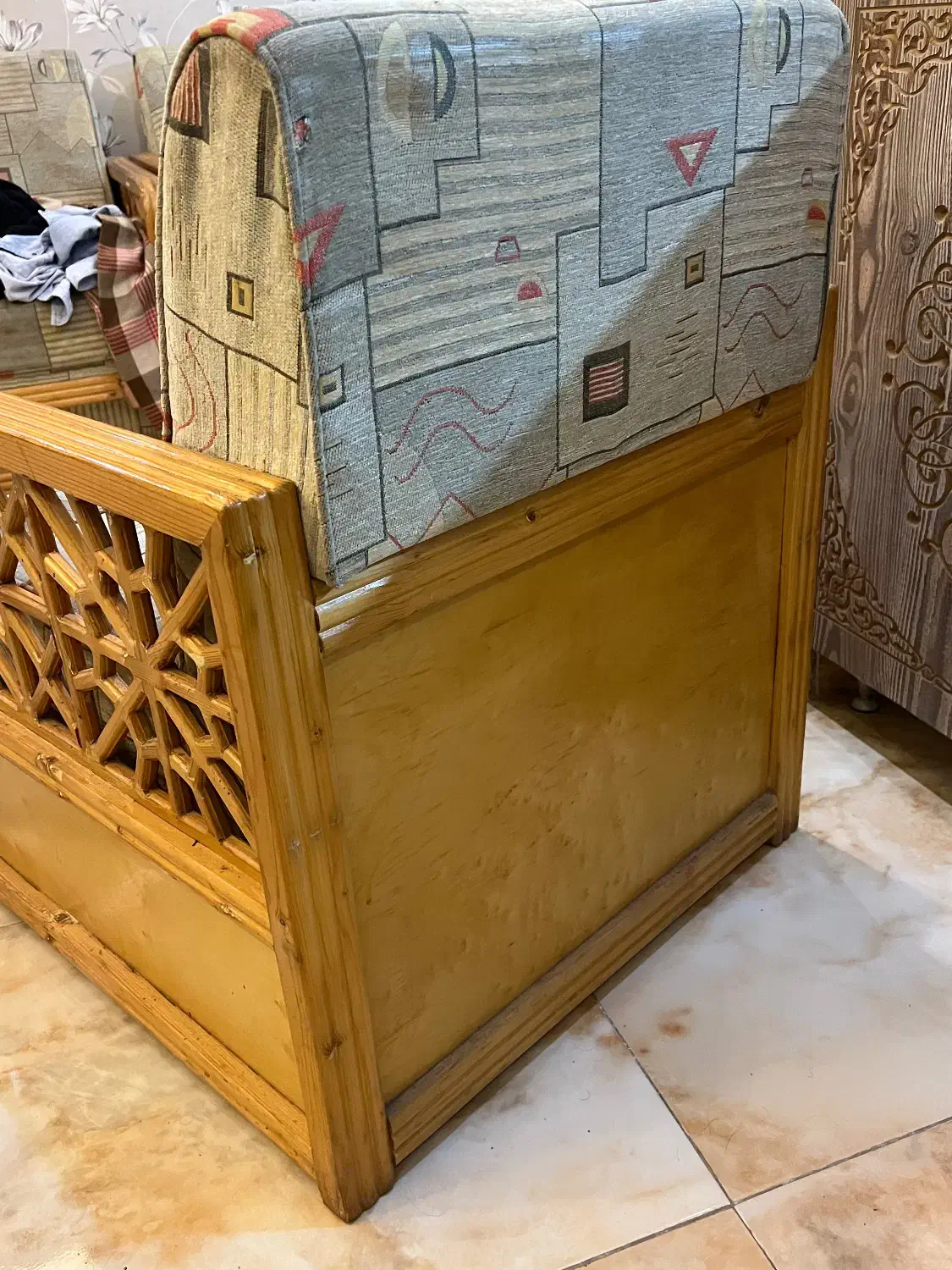 ست ۵ نفره مبل با چوب فوق العاده با کیفیت|مبلمان خانگی و میز عسلی|رشت, معلم|دیوار